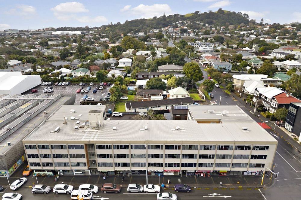 Mount Eden, 3 bedrooms — photo 12