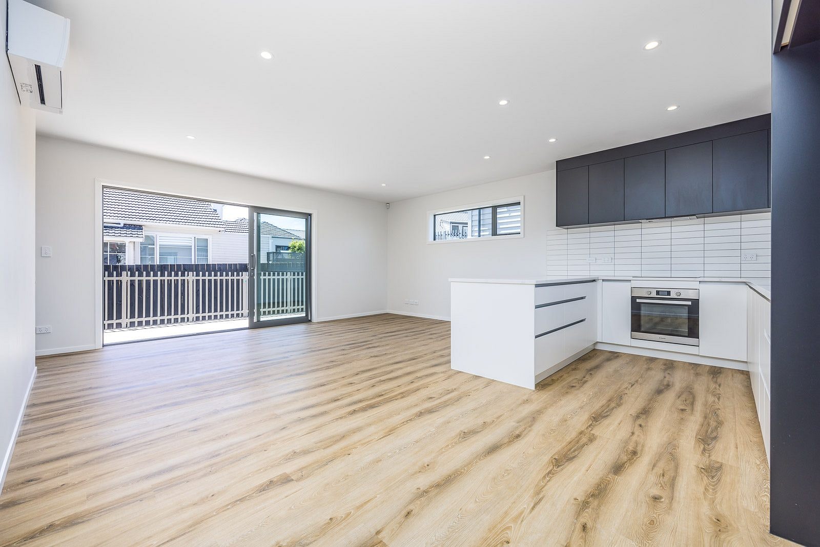 Totara Vale, 3 bedrooms — photo 9
