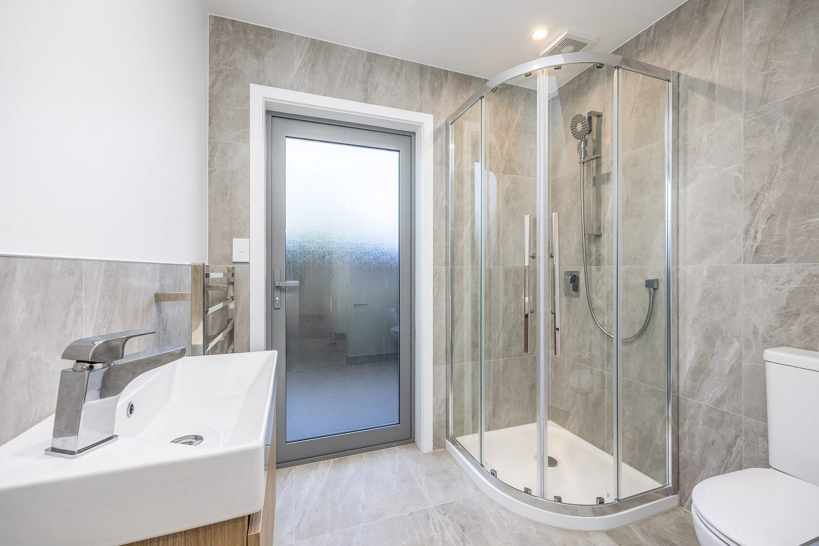 Totara Vale, 3 bedrooms — photo 16